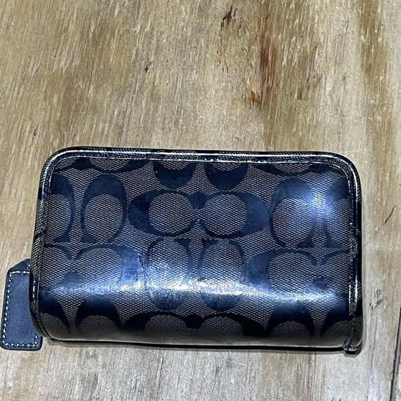 Coach cosmetic case w/mirror black logo - Picture 7 of 12